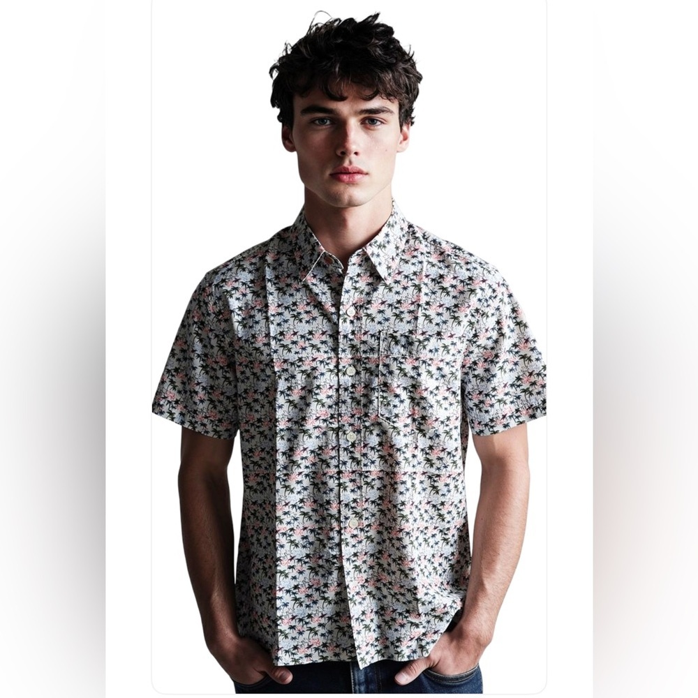 nwt- Paul Smith Classic Palm tree Pattern
Casual Short Sleeve Button-Up Shirt
